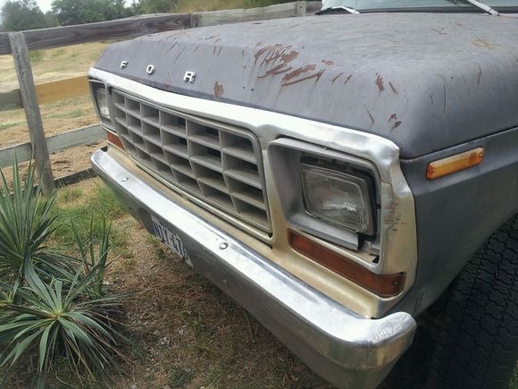 Ol' Blue front grille before restoration